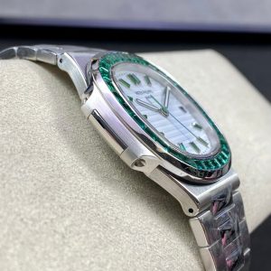 Patek Philippe Nautilus 5711 diamond-studded - Image 7