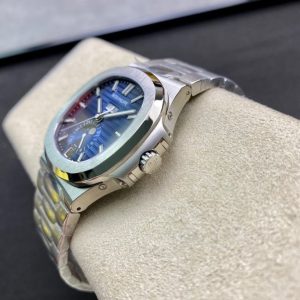 Patek Philippe Nautilus Annual Calendar 5726 - Image 6