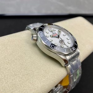 1:1 Superclone-Omega Seamaster Diver 300M Co-Axial Master Chronometer 42mm (White Dial Seamaster) - Image 6