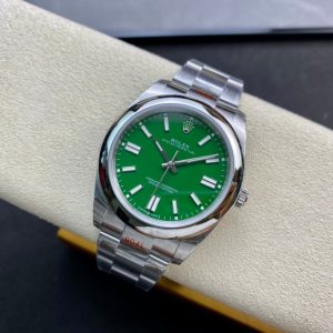 Rolex Oyster Perpetual 41 Ref: 124300(green dial oyester) - Image 4