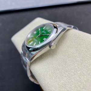 Rolex Oyster Perpetual 41 Ref: 124300(green dial oyester) - Image 7