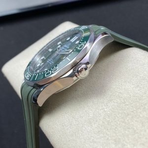 1:1 Superclone-OMEGA Seamaster Diver 300M 42mm (Green Dial Seamaster) - Image 6