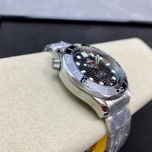 1:1 Superclone-OMEGA Seamaster Diver 300M 42mm (Black Dial seamaster) - Image 6