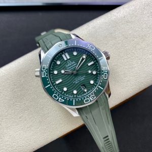 1:1 Superclone-OMEGA Seamaster Diver 300M 42mm (Green Dial Seamaster) - Image 4