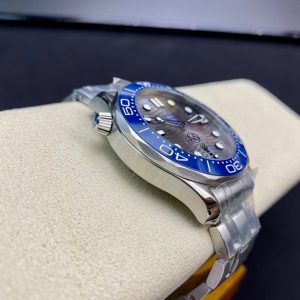 OMEGA Seamaster Diver 300M 42mm Silver Dial & Blue Bezel - Image 6